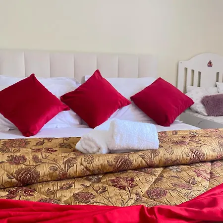 The Red Oasis - Luxury Villa