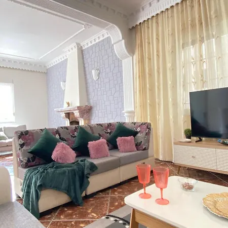 The Red Oasis - Luxury Villa *
